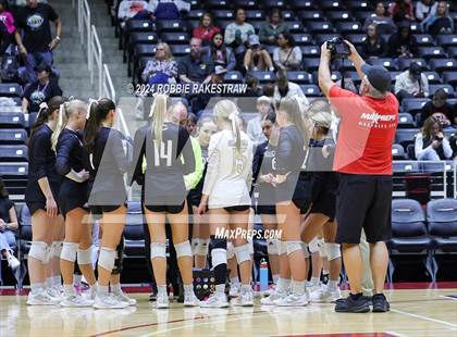 Thumbnail 2 in Iola vs. Crawford (UIL 2A Volleyball Division II Final) photogallery.