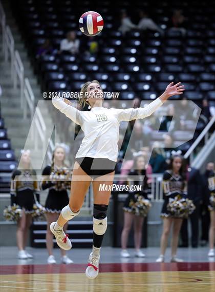 Thumbnail 3 in Iola vs. Crawford (UIL 2A Volleyball Division II Final) photogallery.