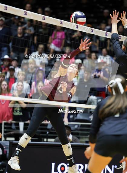 Thumbnail 1 in Iola vs. Crawford (UIL 2A Volleyball Division II Final) photogallery.