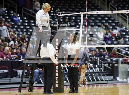 Thumbnail 3 in Iola vs. Crawford (UIL 2A Volleyball Division II Final) photogallery.