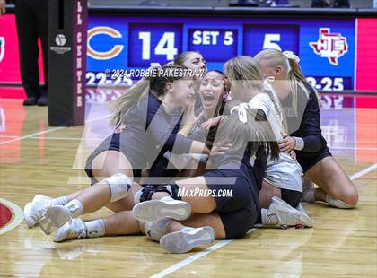 Thumbnail 1 in Iola vs. Crawford (UIL 2A Volleyball Division II Final) photogallery.