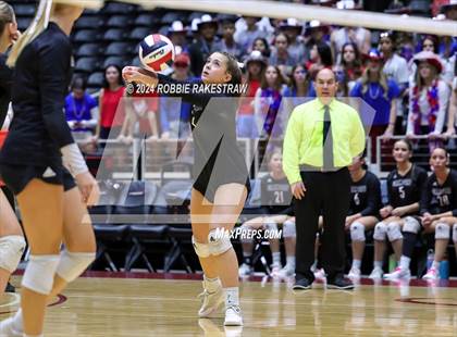 Thumbnail 1 in Iola vs. Crawford (UIL 2A Volleyball Division II Final) photogallery.