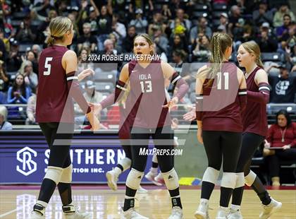 Thumbnail 3 in Iola vs. Crawford (UIL 2A Volleyball Division II Final) photogallery.