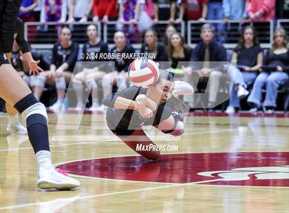 Thumbnail 2 in Iola vs. Crawford (UIL 2A Volleyball Division II Final) photogallery.