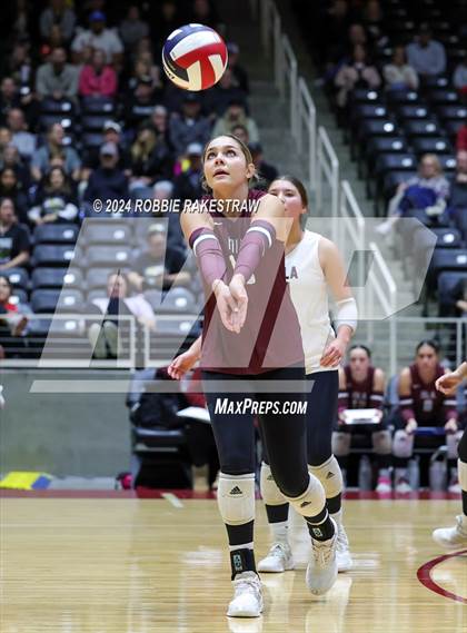 Thumbnail 2 in Iola vs. Crawford (UIL 2A Volleyball Division II Final) photogallery.