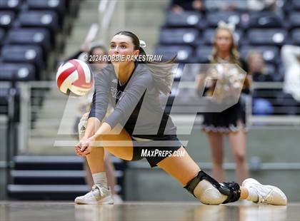 Thumbnail 2 in Iola vs. Crawford (UIL 2A Volleyball Division II Final) photogallery.
