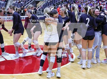 Thumbnail 1 in Iola vs. Crawford (UIL 2A Volleyball Division II Final) photogallery.