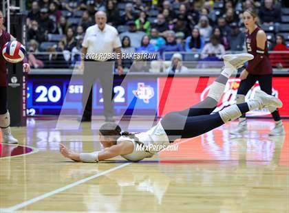 Thumbnail 1 in Iola vs. Crawford (UIL 2A Volleyball Division II Final) photogallery.