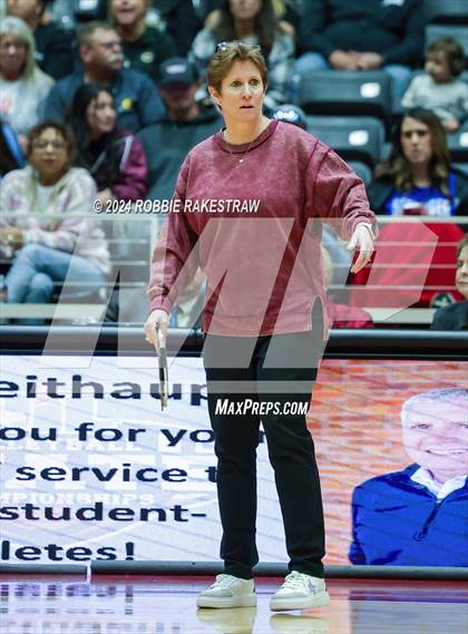 Thumbnail 3 in Iola vs. Crawford (UIL 2A Volleyball Division II Final) photogallery.