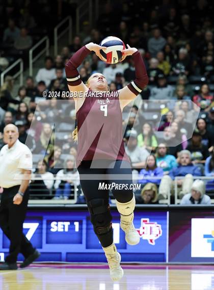 Thumbnail 1 in Iola vs. Crawford (UIL 2A Volleyball Division II Final) photogallery.