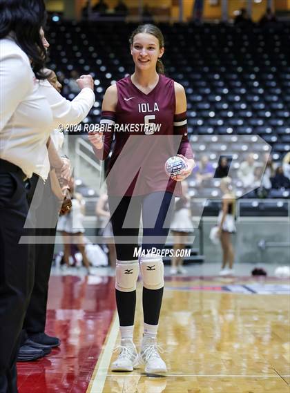 Thumbnail 3 in Iola vs. Crawford (UIL 2A Volleyball Division II Final) photogallery.