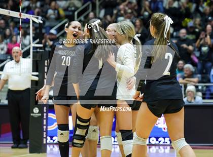 Thumbnail 2 in Iola vs. Crawford (UIL 2A Volleyball Division II Final) photogallery.