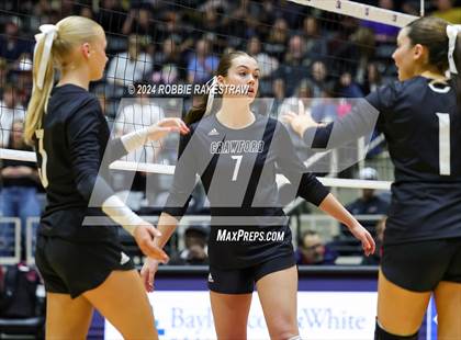 Thumbnail 3 in Iola vs. Crawford (UIL 2A Volleyball Division II Final) photogallery.