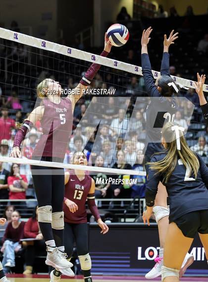 Thumbnail 3 in Iola vs. Crawford (UIL 2A Volleyball Division II Final) photogallery.
