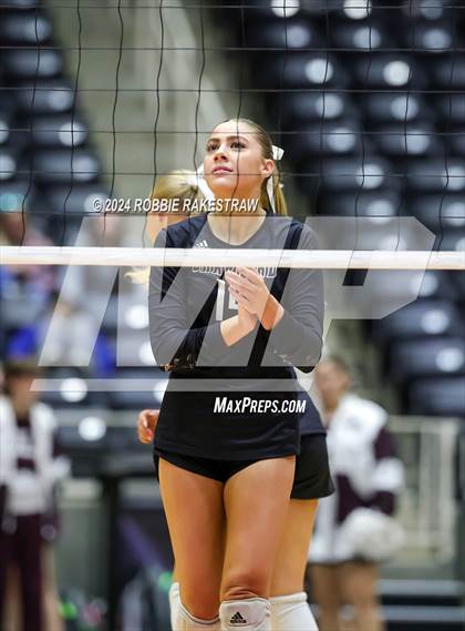 Thumbnail 2 in Iola vs. Crawford (UIL 2A Volleyball Division II Final) photogallery.