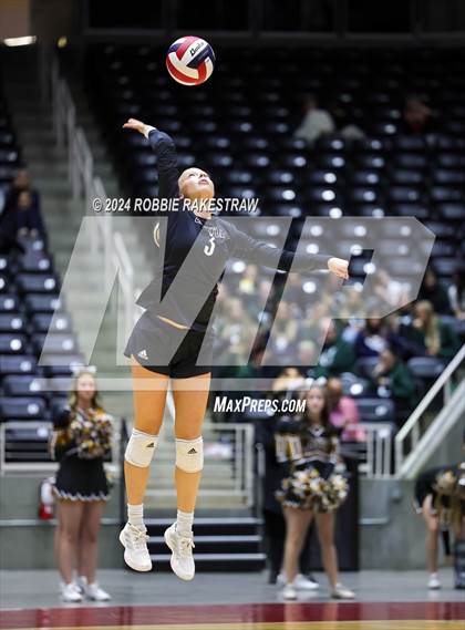 Thumbnail 3 in Iola vs. Crawford (UIL 2A Volleyball Division II Final) photogallery.