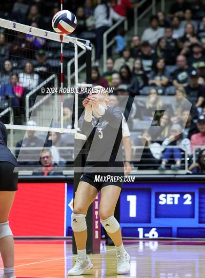 Thumbnail 1 in Iola vs. Crawford (UIL 2A Volleyball Division II Final) photogallery.