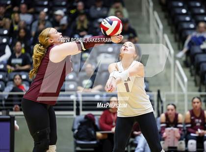 Thumbnail 1 in Iola vs. Crawford (UIL 2A Volleyball Division II Final) photogallery.