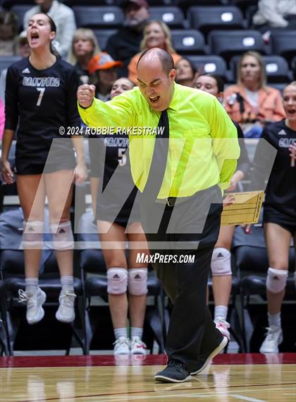 Thumbnail 3 in Iola vs. Crawford (UIL 2A Volleyball Division II Final) photogallery.