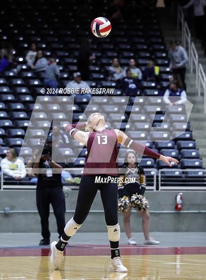 Thumbnail 1 in Iola vs. Crawford (UIL 2A Volleyball Division II Final) photogallery.