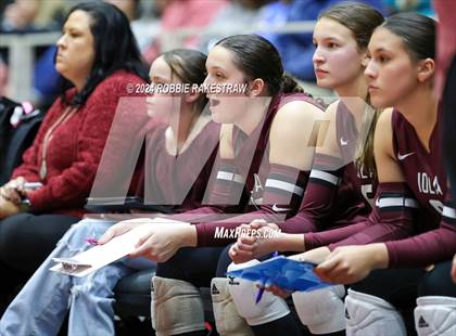 Thumbnail 2 in Iola vs. Crawford (UIL 2A Volleyball Division II Final) photogallery.