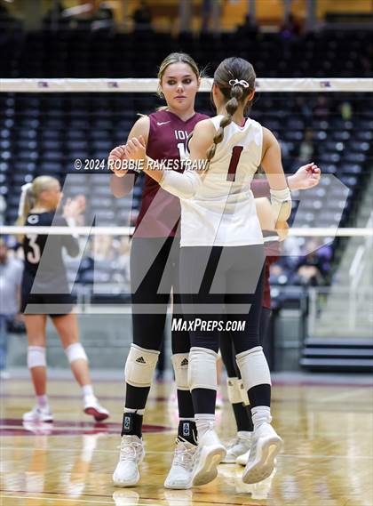 Thumbnail 3 in Iola vs. Crawford (UIL 2A Volleyball Division II Final) photogallery.
