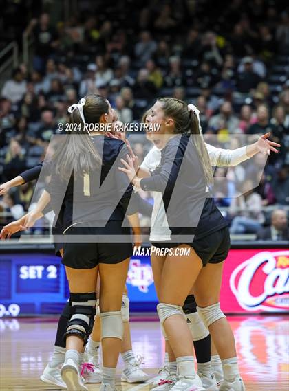 Thumbnail 1 in Iola vs. Crawford (UIL 2A Volleyball Division II Final) photogallery.