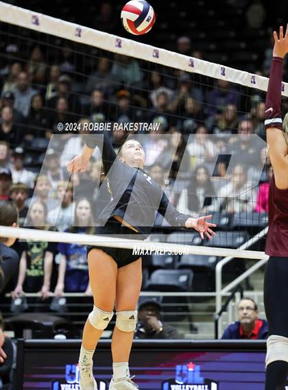 Thumbnail 3 in Iola vs. Crawford (UIL 2A Volleyball Division II Final) photogallery.