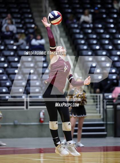 Thumbnail 1 in Iola vs. Crawford (UIL 2A Volleyball Division II Final) photogallery.