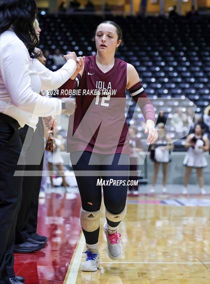 Thumbnail 1 in Iola vs. Crawford (UIL 2A Volleyball Division II Final) photogallery.