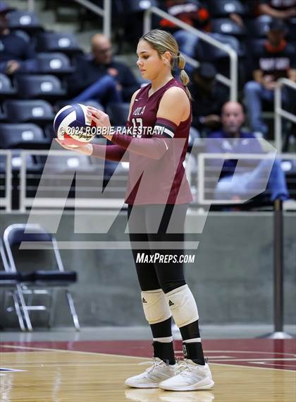 Thumbnail 1 in Iola vs. Crawford (UIL 2A Volleyball Division II Final) photogallery.