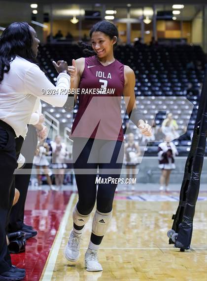 Thumbnail 3 in Iola vs. Crawford (UIL 2A Volleyball Division II Final) photogallery.