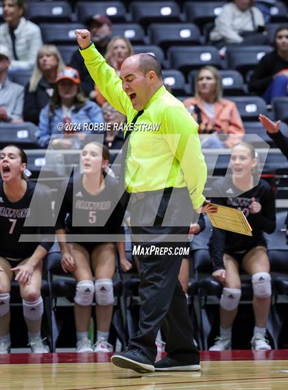 Thumbnail 2 in Iola vs. Crawford (UIL 2A Volleyball Division II Final) photogallery.