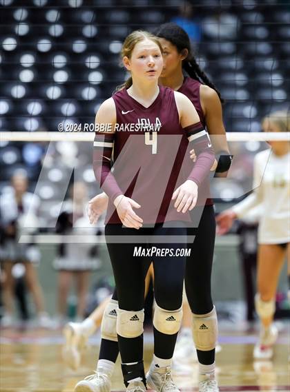 Thumbnail 3 in Iola vs. Crawford (UIL 2A Volleyball Division II Final) photogallery.