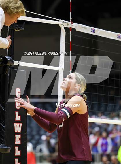 Thumbnail 1 in Iola vs. Crawford (UIL 2A Volleyball Division II Final) photogallery.