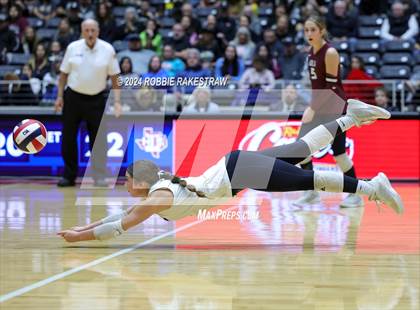 Thumbnail 3 in Iola vs. Crawford (UIL 2A Volleyball Division II Final) photogallery.