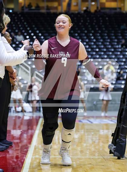 Thumbnail 2 in Iola vs. Crawford (UIL 2A Volleyball Division II Final) photogallery.