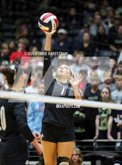 Thumbnail 3 in Iola vs. Crawford (UIL 2A Volleyball Division II Final) photogallery.