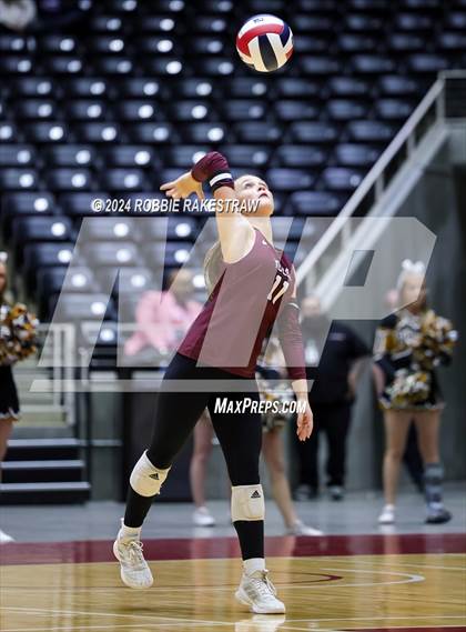 Thumbnail 3 in Iola vs. Crawford (UIL 2A Volleyball Division II Final) photogallery.