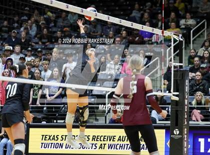 Thumbnail 3 in Iola vs. Crawford (UIL 2A Volleyball Division II Final) photogallery.