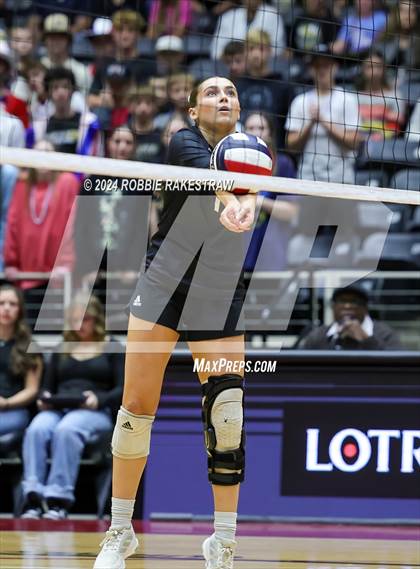 Thumbnail 1 in Iola vs. Crawford (UIL 2A Volleyball Division II Final) photogallery.