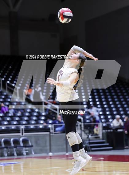 Thumbnail 1 in Iola vs. Crawford (UIL 2A Volleyball Division II Final) photogallery.