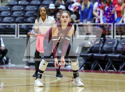 Thumbnail 2 in Iola vs. Crawford (UIL 2A Volleyball Division II Final) photogallery.