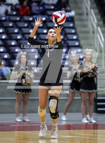 Thumbnail 1 in Iola vs. Crawford (UIL 2A Volleyball Division II Final) photogallery.