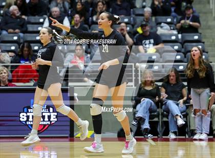 Thumbnail 1 in Iola vs. Crawford (UIL 2A Volleyball Division II Final) photogallery.