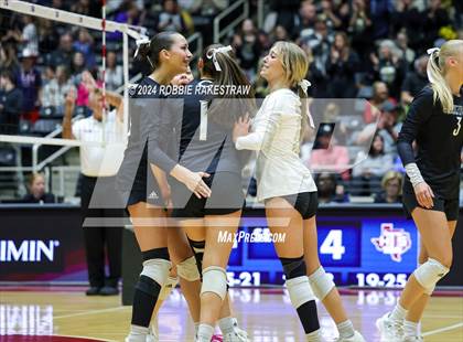 Thumbnail 3 in Iola vs. Crawford (UIL 2A Volleyball Division II Final) photogallery.