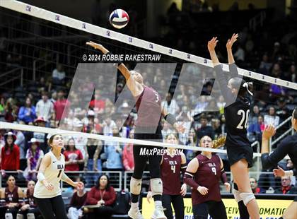 Thumbnail 3 in Iola vs. Crawford (UIL 2A Volleyball Division II Final) photogallery.