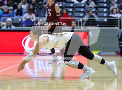 Thumbnail 2 in Iola vs. Crawford (UIL 2A Volleyball Division II Final) photogallery.