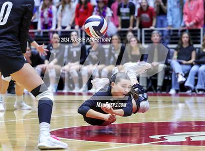 Thumbnail 1 in Iola vs. Crawford (UIL 2A Volleyball Division II Final) photogallery.