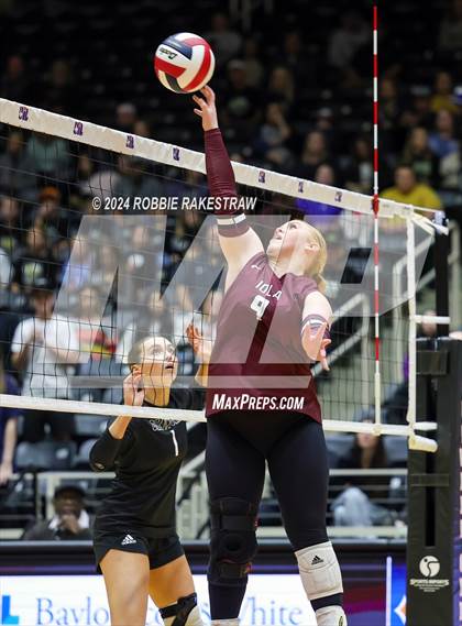 Thumbnail 3 in Iola vs. Crawford (UIL 2A Volleyball Division II Final) photogallery.